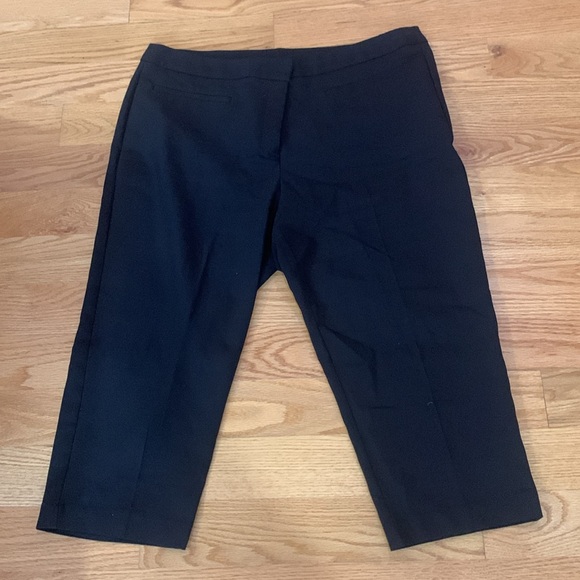 Fabulously Slimming by Chico’s Black stretch capris pants Sz 3/XL - Picture 2 of 9